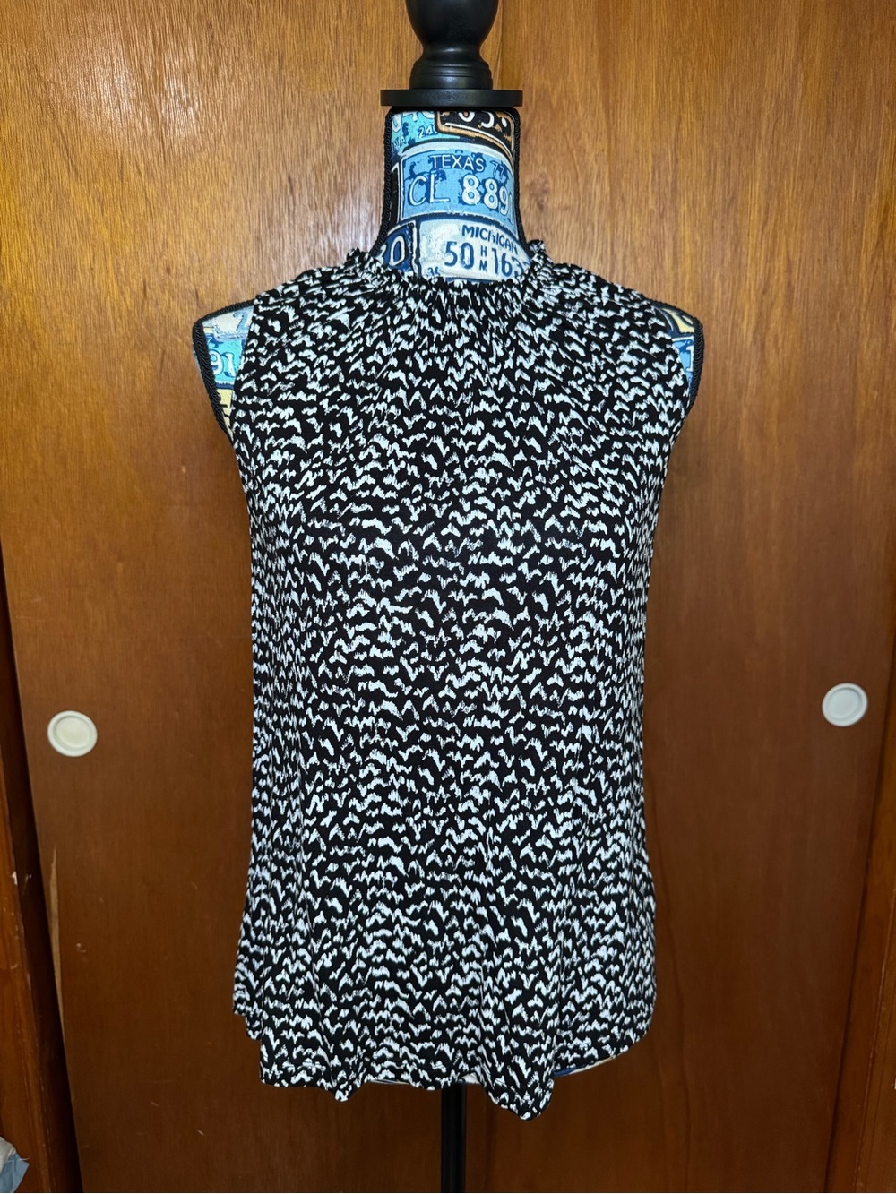 Simply Vera Vera Wang Black & White Printed Mock Neck Sleeveless Top